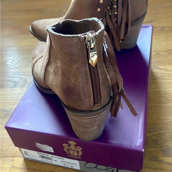 Fergies low cut fringe - Picture 4 of 6